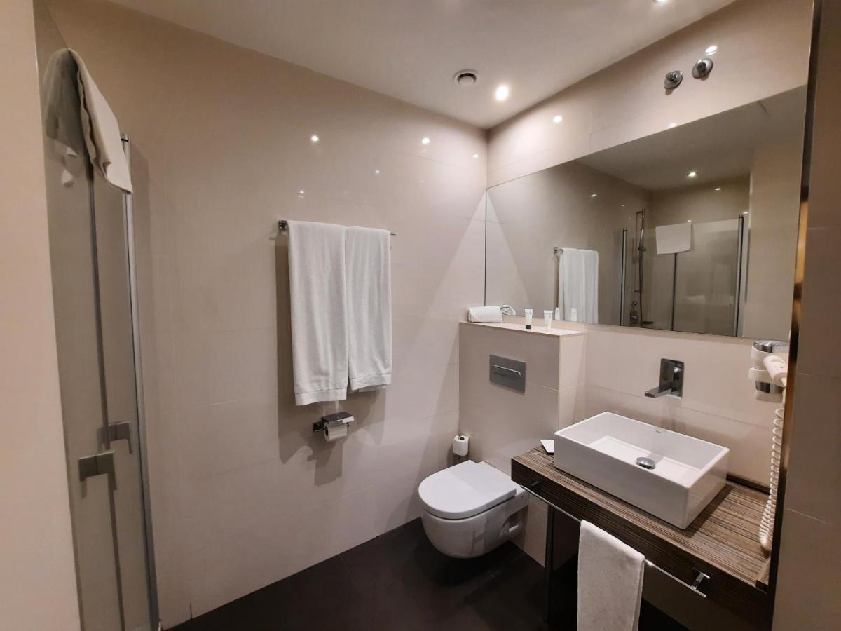 Hellosky Air Rooms Madrid Bagian luar foto