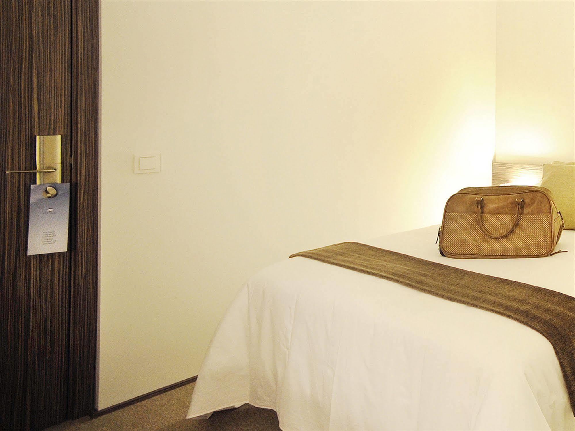 Hellosky Air Rooms Madrid Bagian luar foto